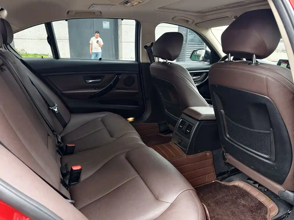 BMW 3 Series 2018 — фото 13