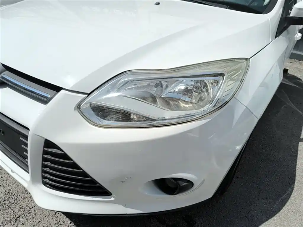 Ford Focus 2014 — фото 24