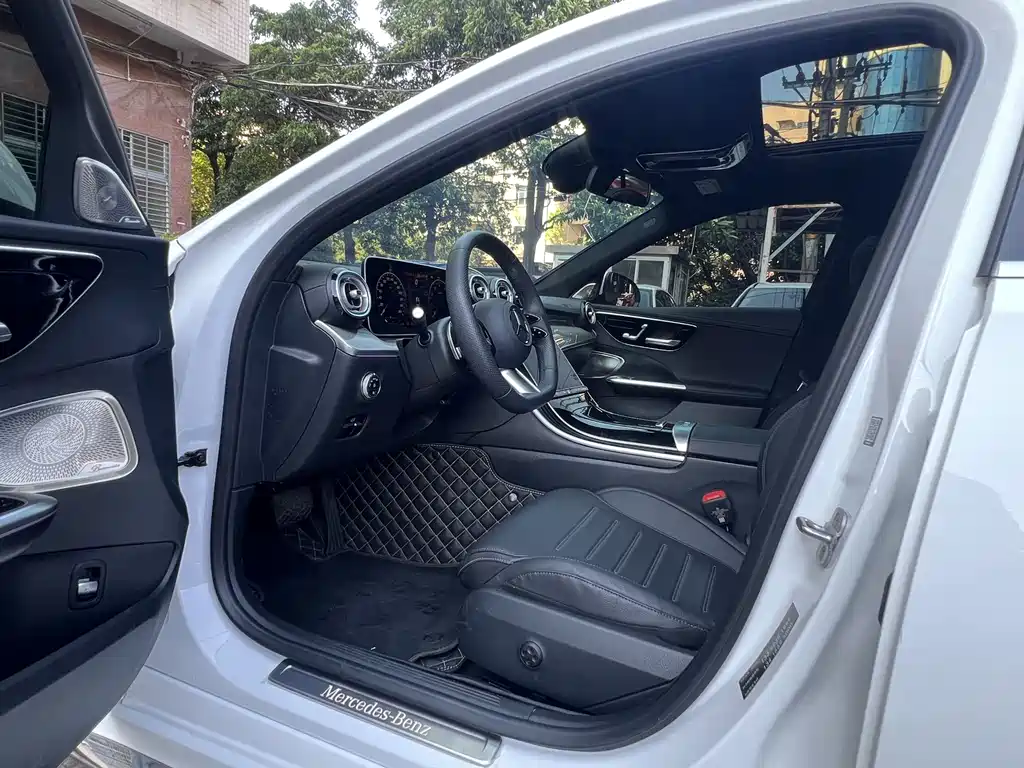 Mercedes-Benz C-Class 2024