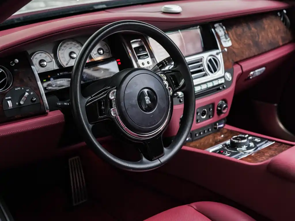 Rolls-Royce Dawn 2018 — фото 18