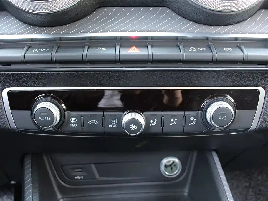 Audi Q2L 2025 — фото 11