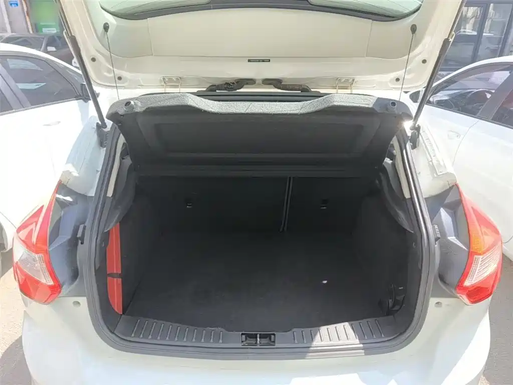 Ford Focus 2014 — фото 19