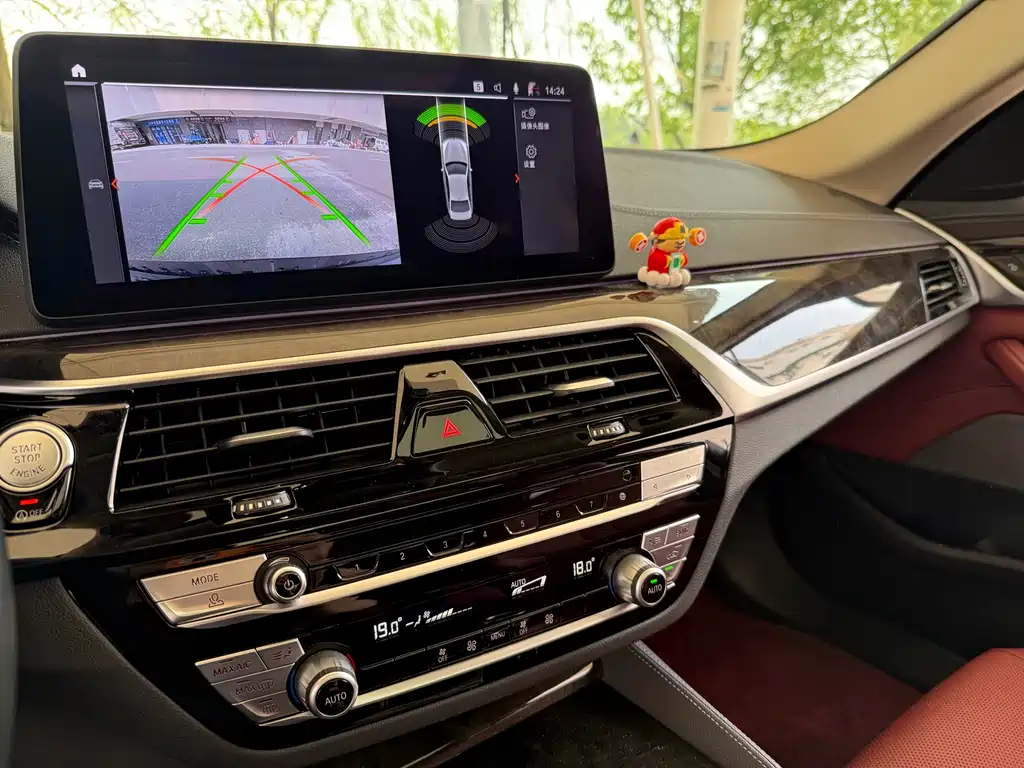 BMW 5 Series 2022 — фото 17