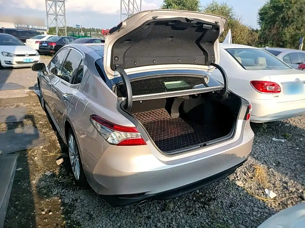 Toyota Camry 2019 — фото 19