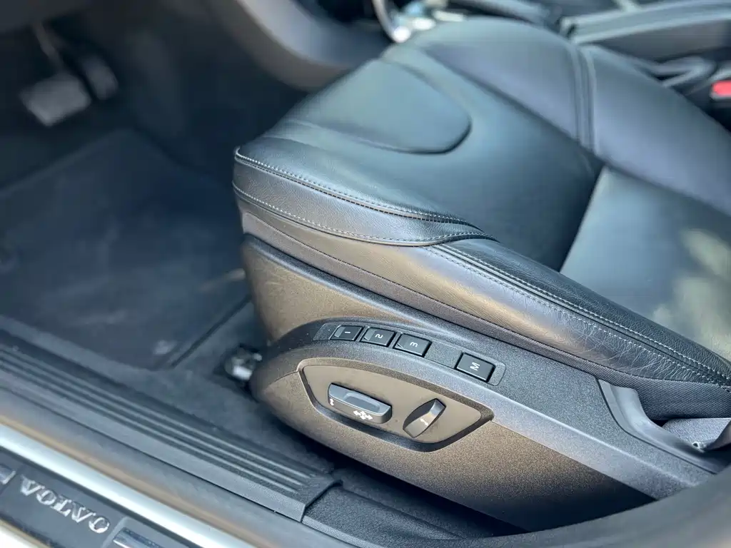 Volvo V40 2016 — фото 15