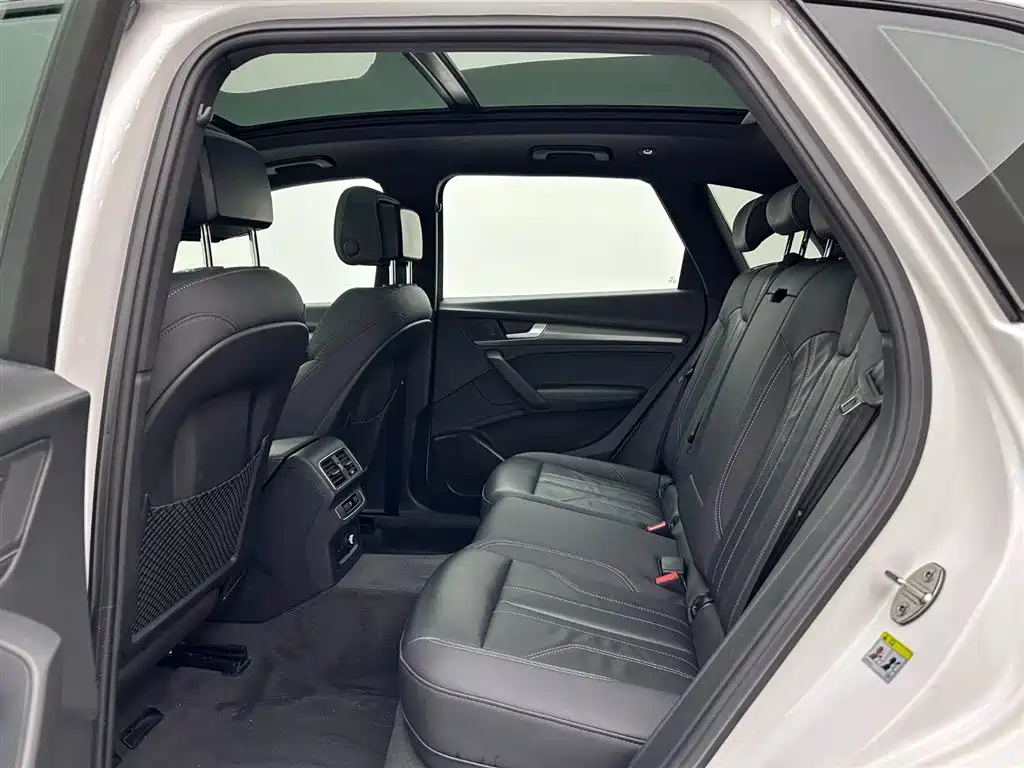 Audi Q5L 2023 — фото 19