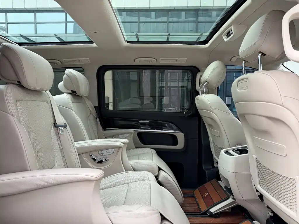Mercedes-Benz V-Class 2019 — фото 17