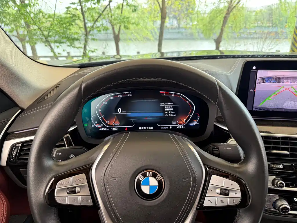 BMW 5 Series 2022 — фото 14