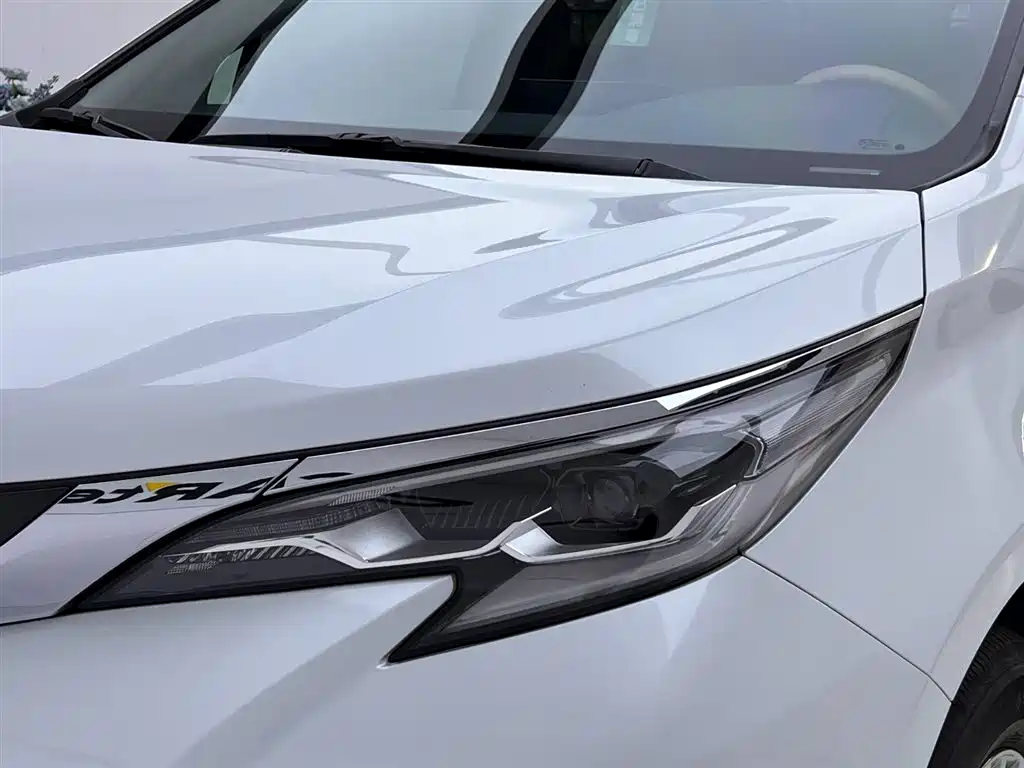 Toyota Sienna 2023 — фото 12