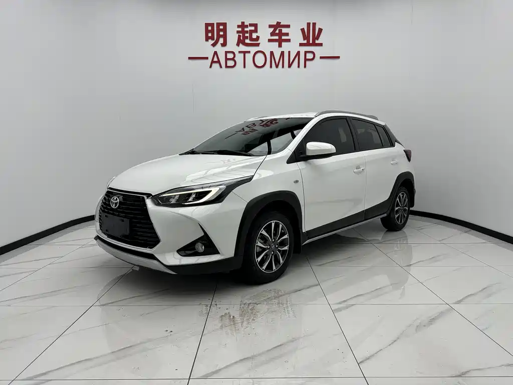 Toyota Yaris L 2023 — фото 1