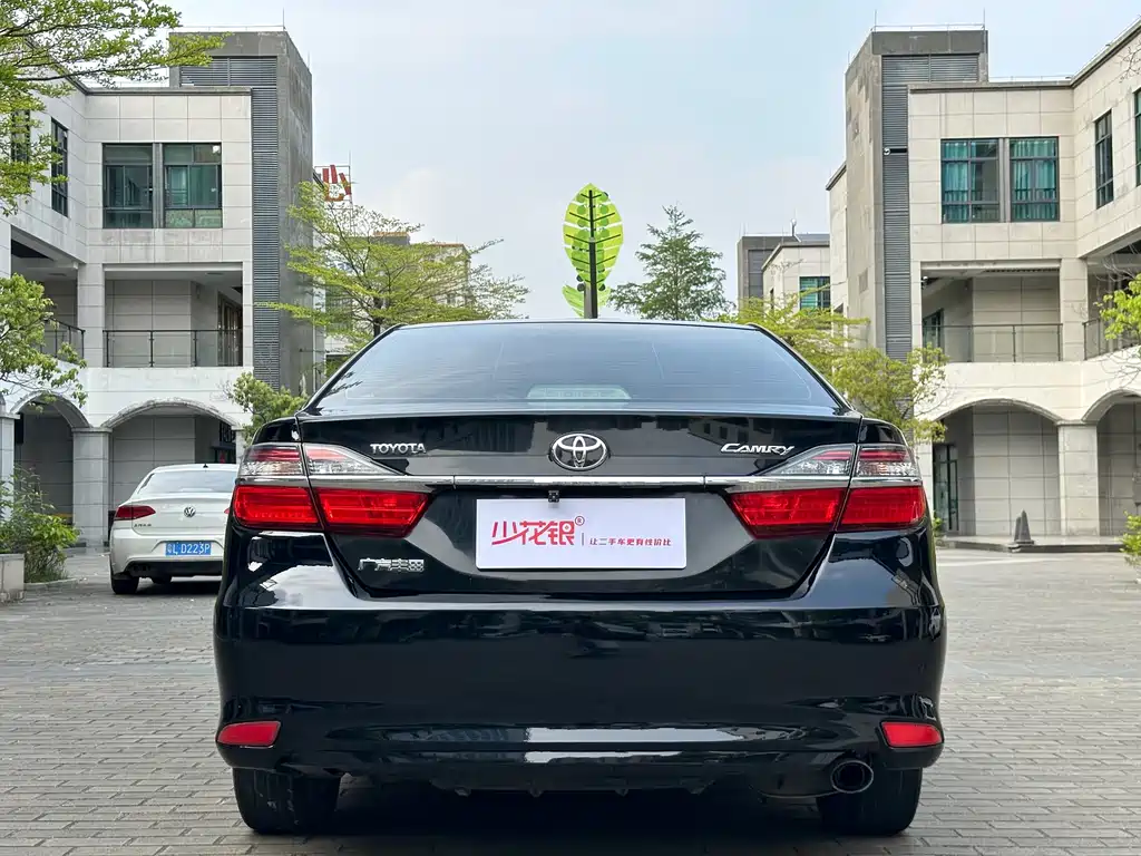 Toyota Camry 2015 — фото 8
