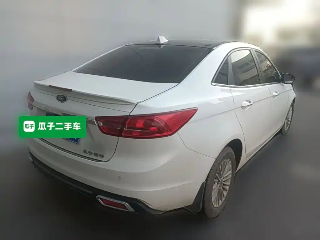 Ford Escort 2018 — фото 10