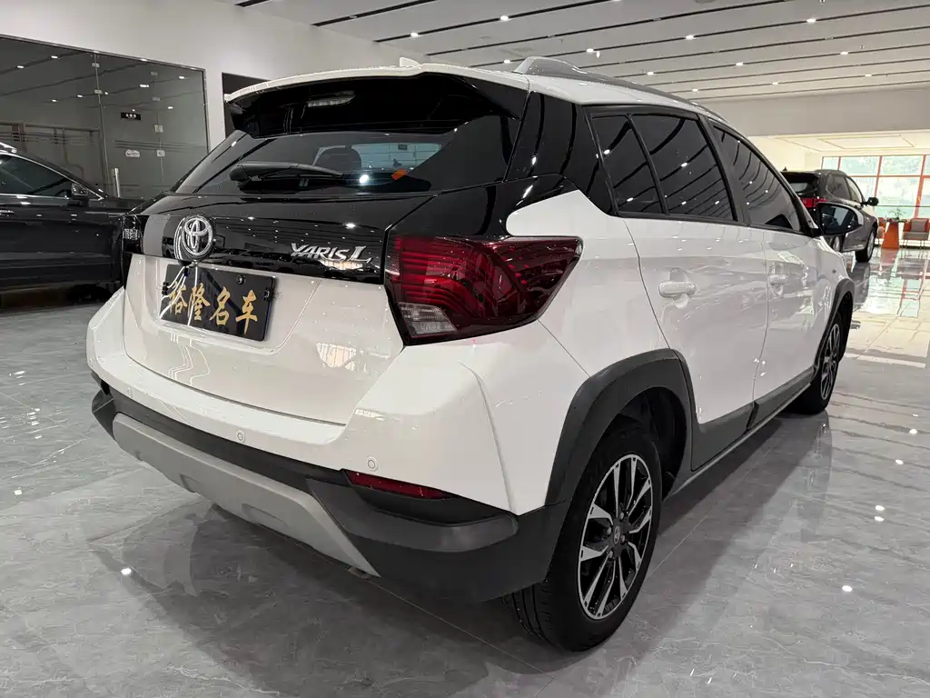 Toyota Yaris L 2022