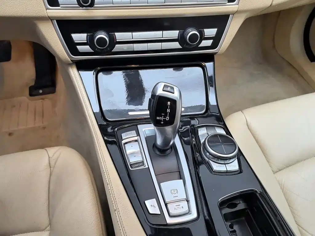 BMW 5 Series 2013 — фото 13