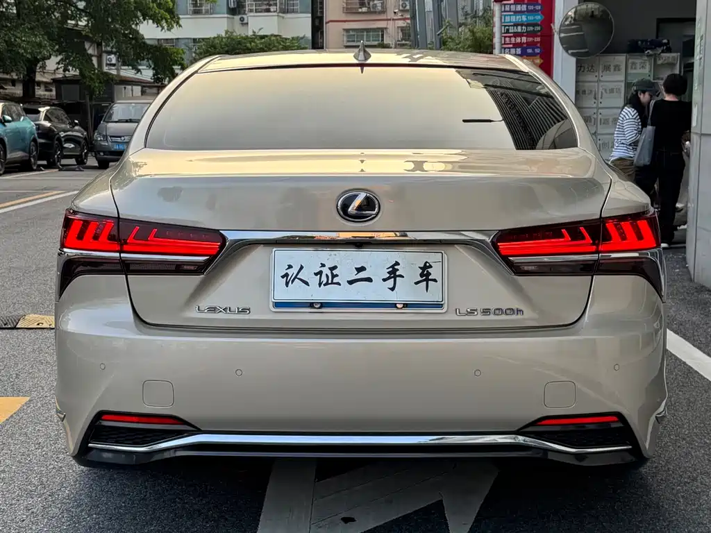 Lexus LS 2019 — фото 22