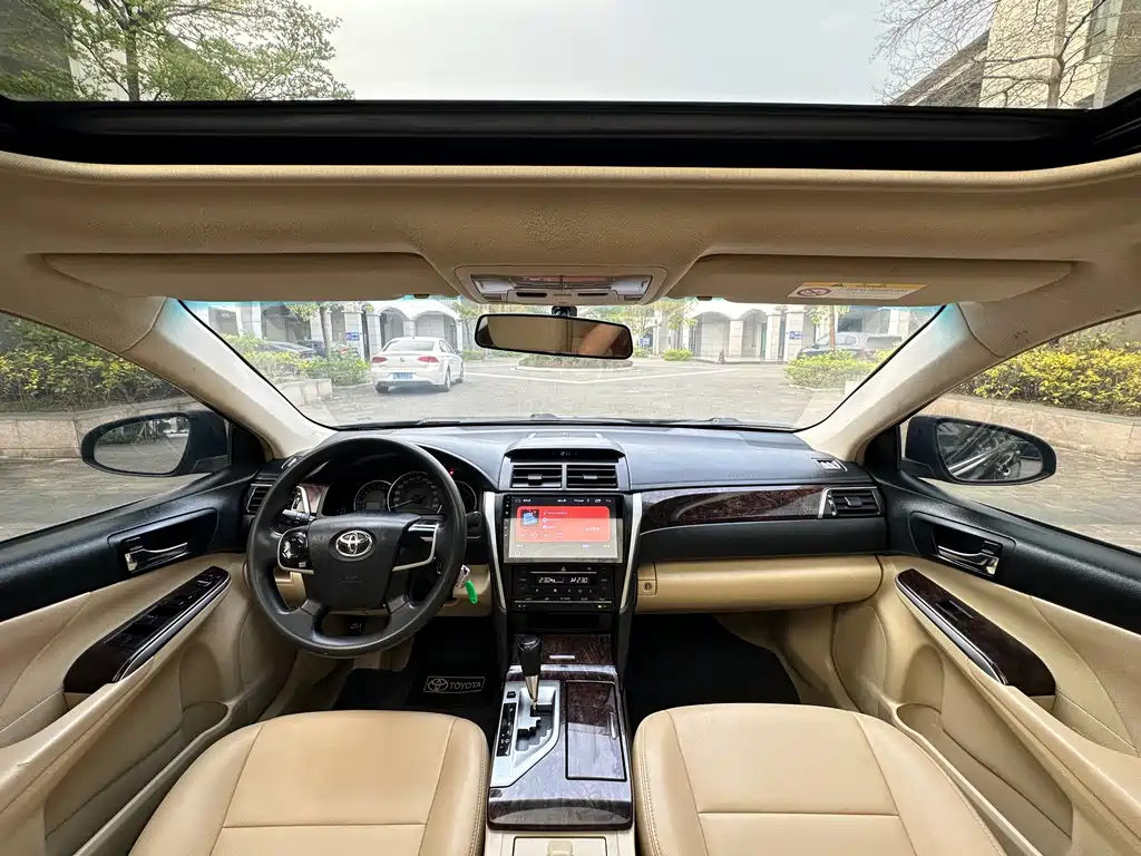 Toyota Camry 2015 — фото 6