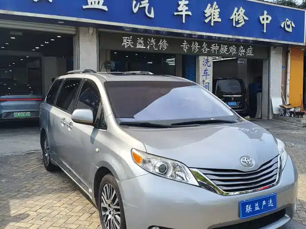 Toyota Sienna 2015