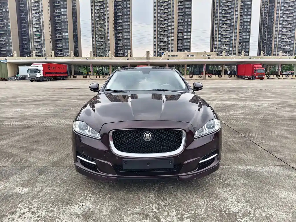 Jaguar XJ 2012 — фото 2