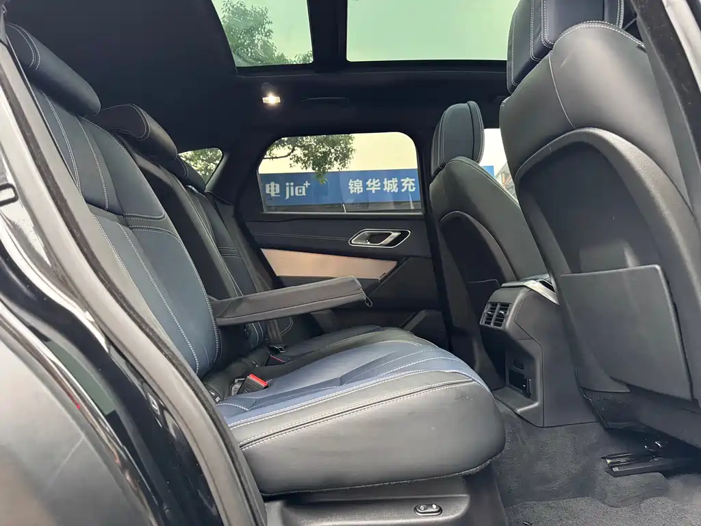 Land Rover Velar 2023 — фото 10