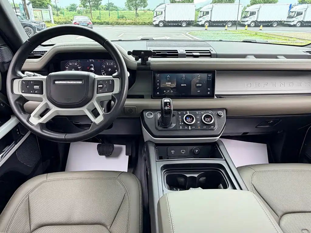Land Rover Defender 2020 — фото 10
