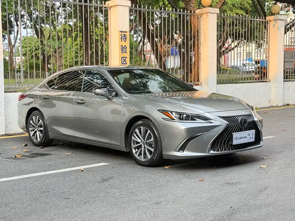 Lexus ES 2019 — фото 2