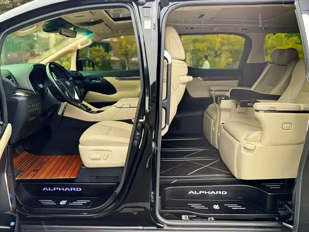 Toyota Alphard 2020 — фото 15