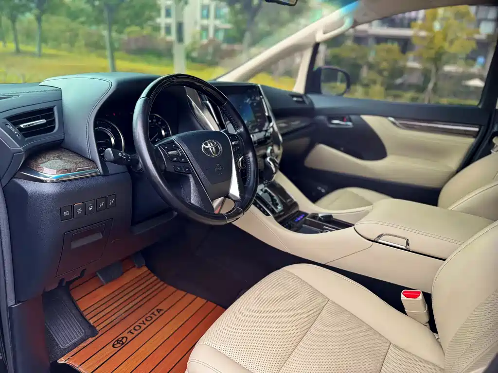 Toyota Alphard 2020 — фото 9