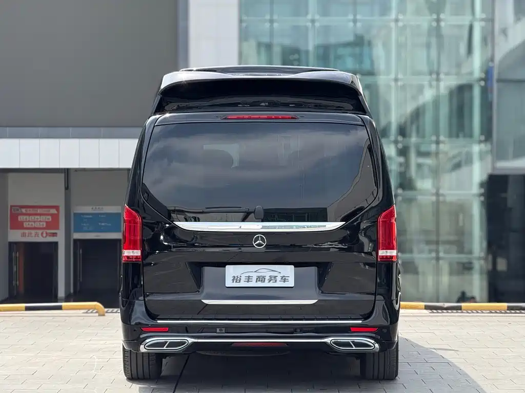 Mercedes-Benz V-Class 2023 — фото 20