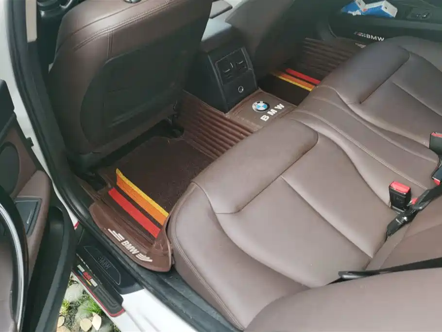 BMW 3 Series 2018 — фото 11