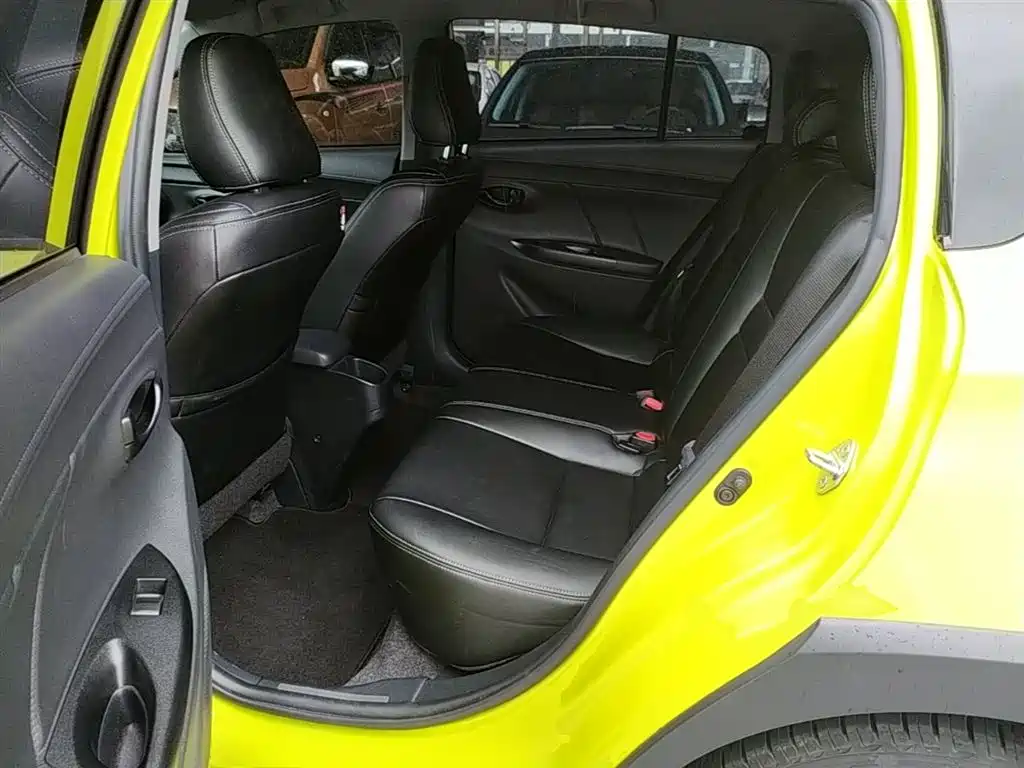 Toyota Yaris L 2022 — фото 17