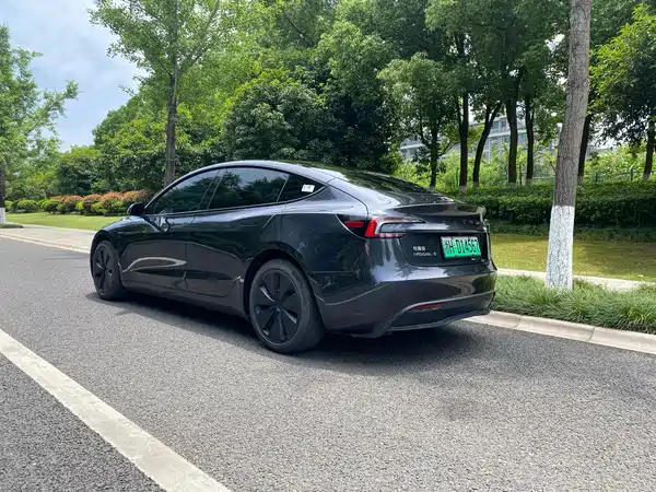 Tesla Model 3 2024