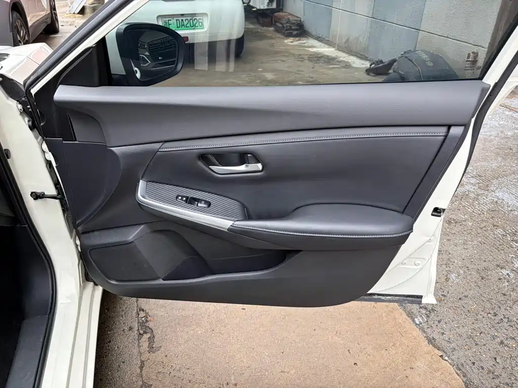 Nissan Sylphy 2023 — фото 19