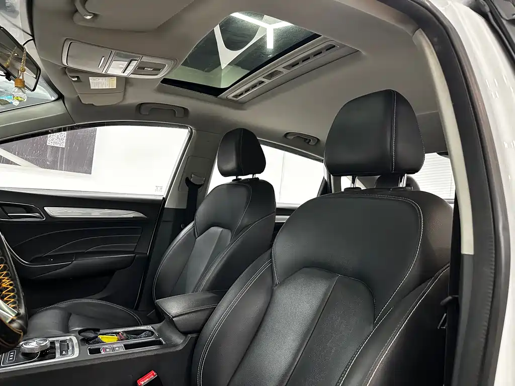 Roewe i6 New Energy 2020 — фото 7