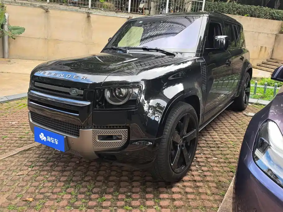Land Rover Defender 2024