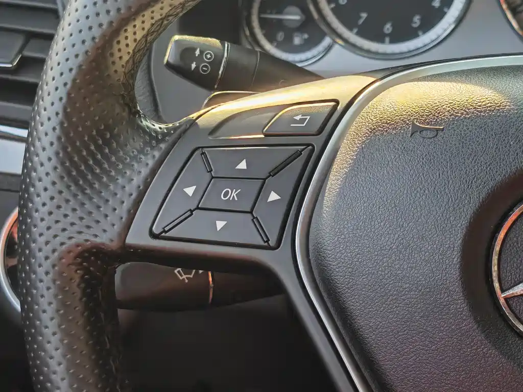 Mercedes-Benz E-Class 2013 — фото 18