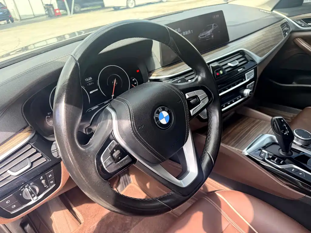 BMW 5 Series New Energy 2019 — фото 17
