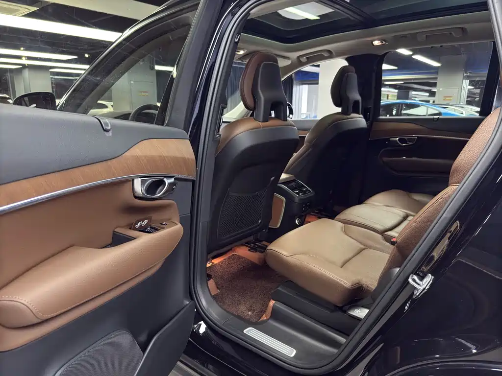 Volvo XC90 2019 — фото 15