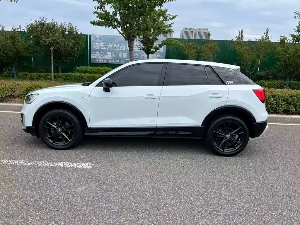 Audi Q2L 2019 — фото 3