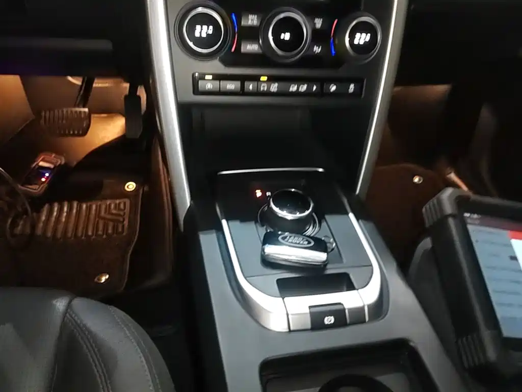 Land Rover Discovery Sport 2017 — фото 14