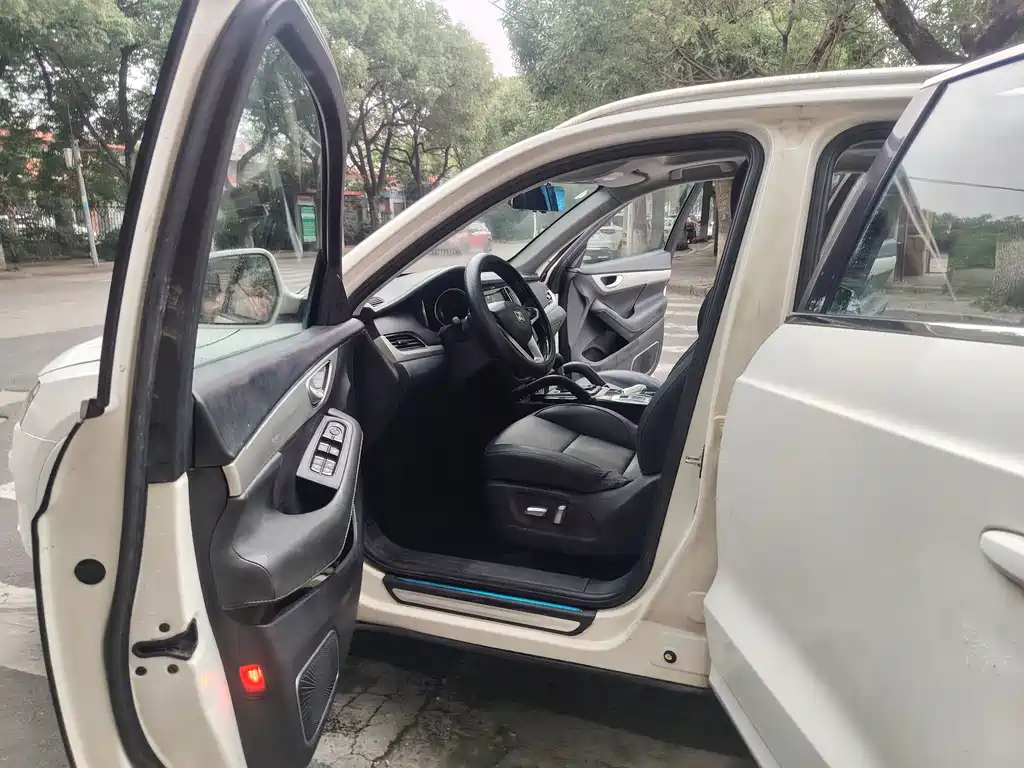 Zotye SR7 2016 — фото 5
