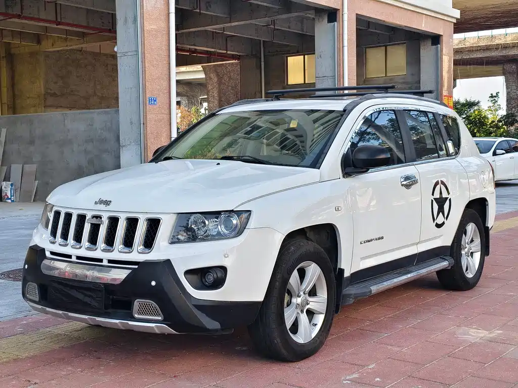 Jeep Compass 2015 — фото 1