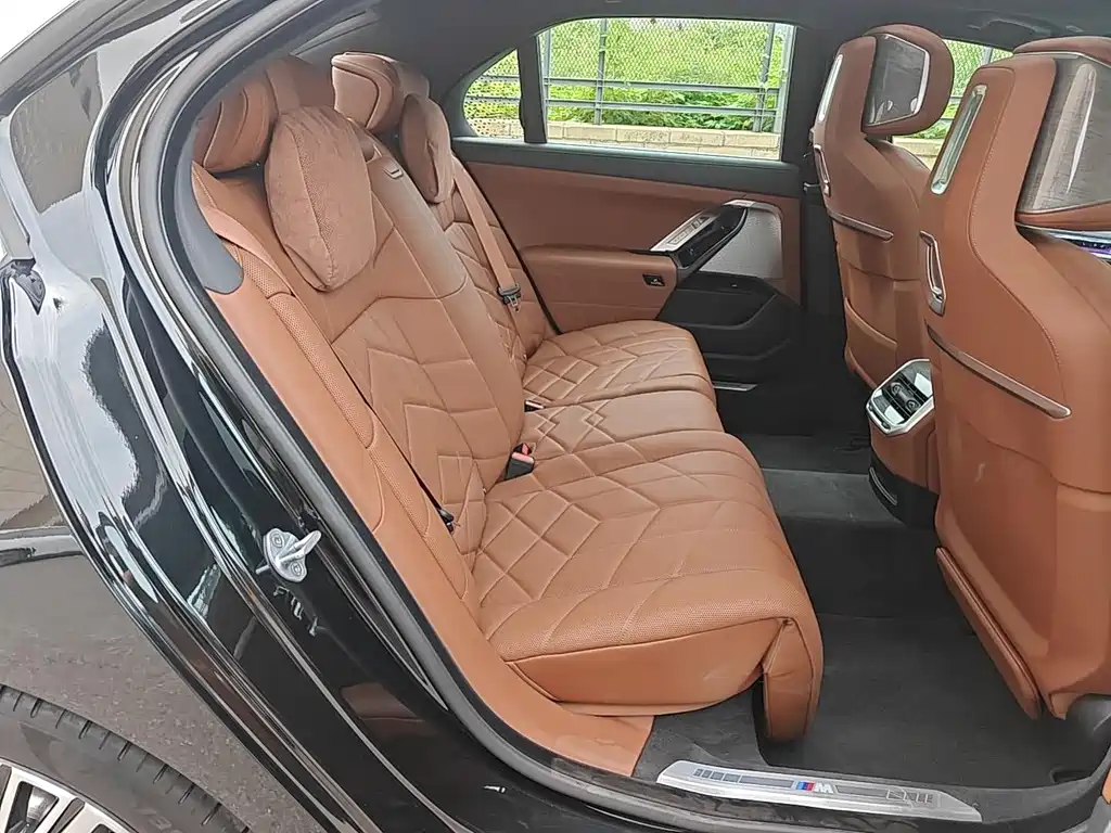 BMW 7 Series 2025 — фото 12