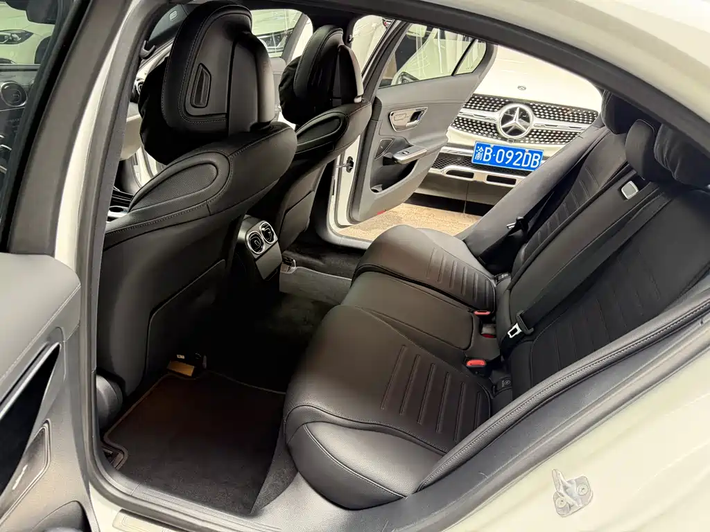 Mercedes-Benz C-Class 2024 — фото 15