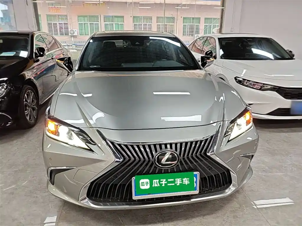 Lexus ES 2019 — фото 3