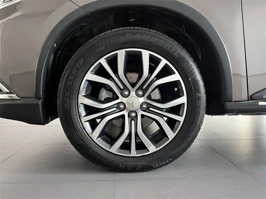 Mitsubishi Outlander 2017 — фото 16