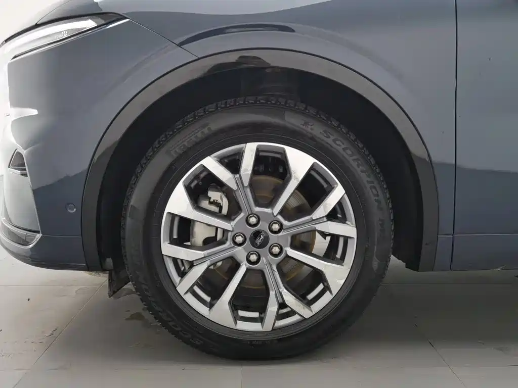 Ford Edge 2023 — фото 17