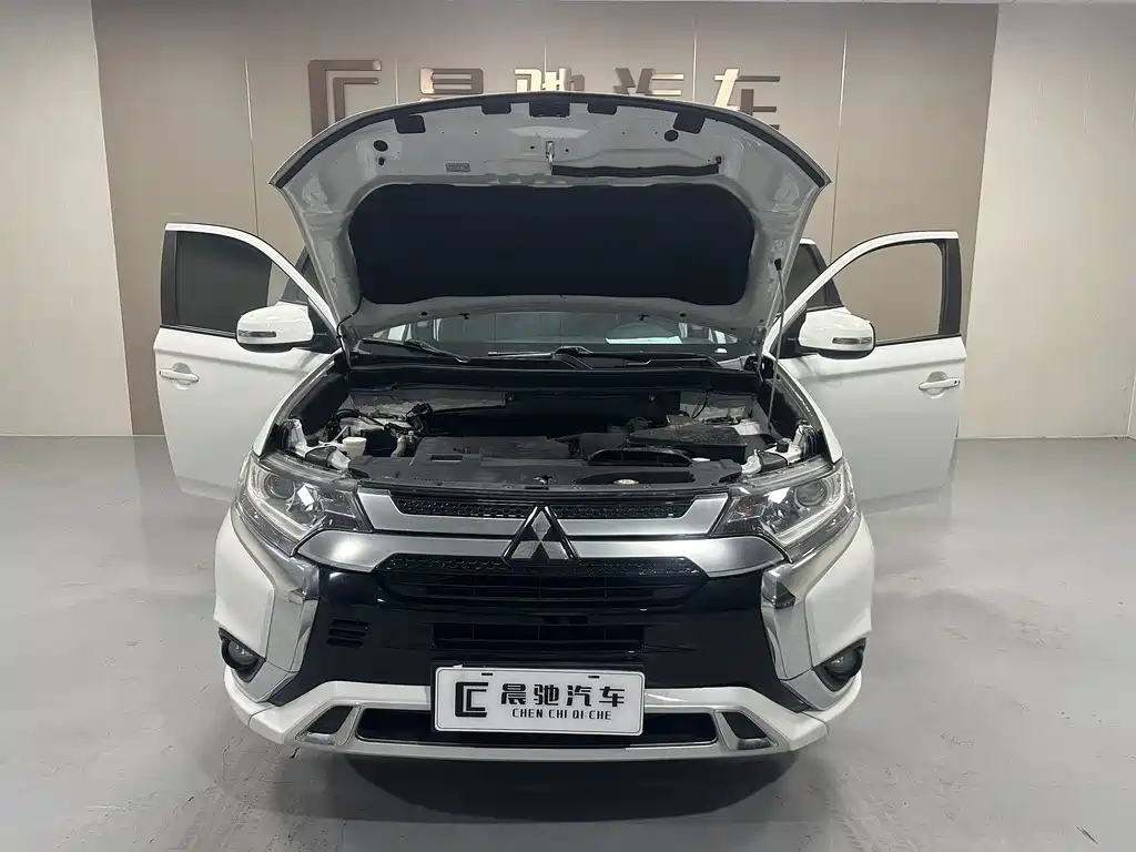 Mitsubishi Outlander 2021 — фото 15