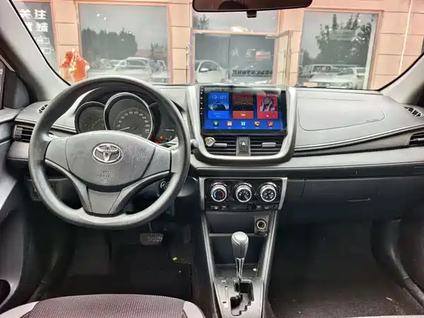 Toyota Yaris L 2021