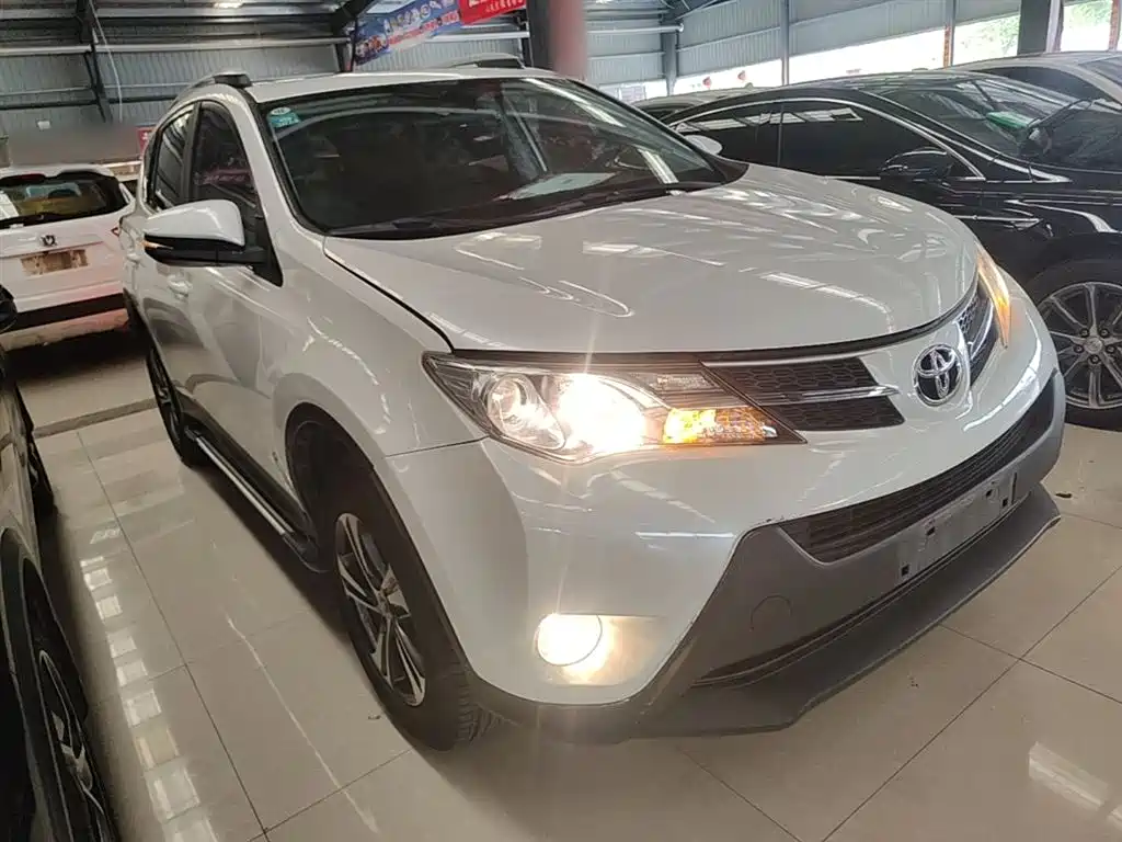 Toyota RAV4 2016 — фото 4