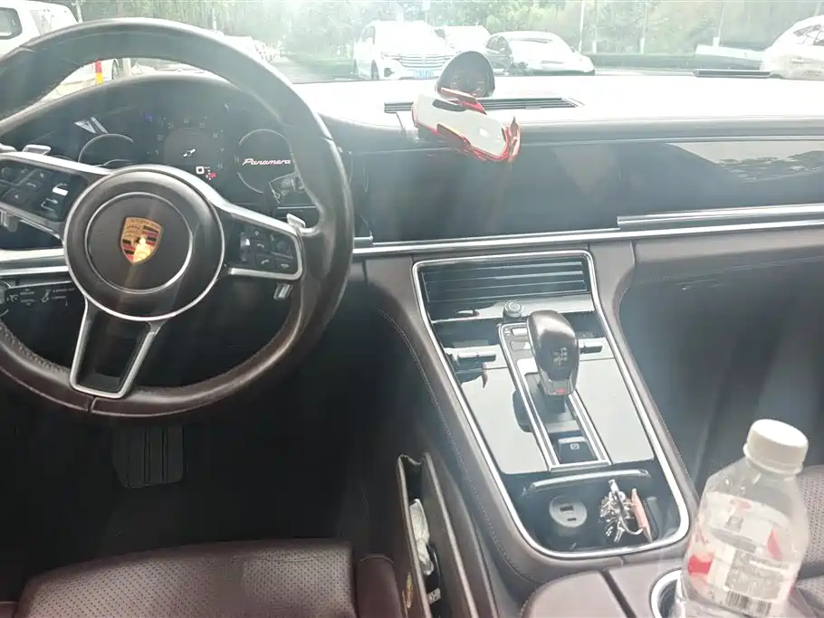 Porsche Panamera 2018 — фото 12